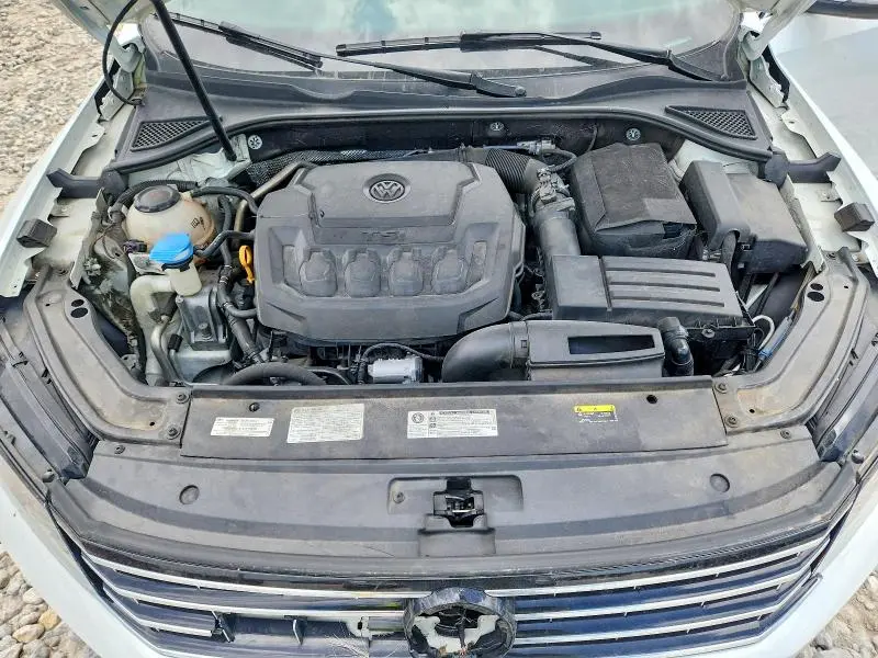 2018 VOLKSWAGEN PASSAT SE  