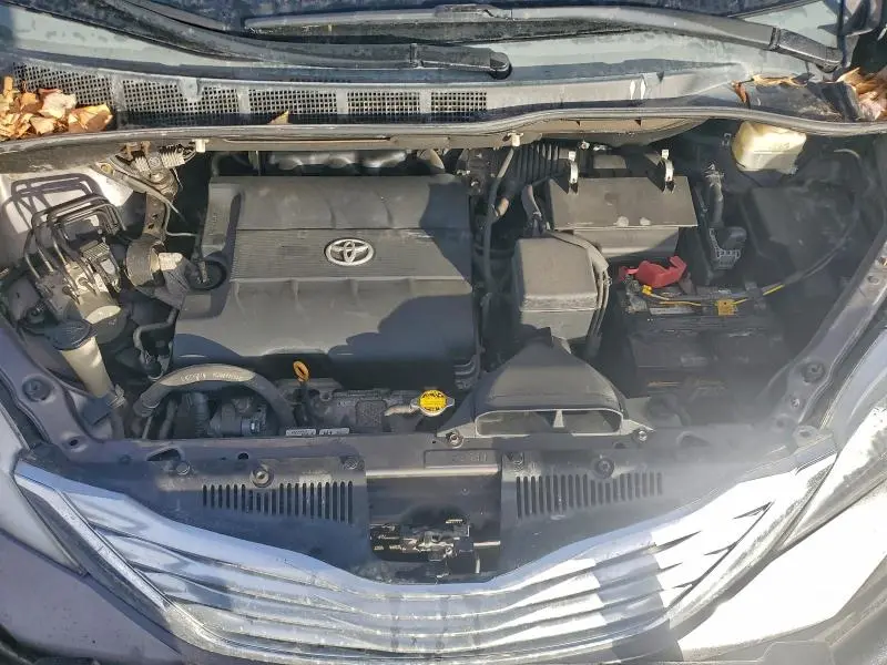 2011 TOYOTA SIENNA XLE  