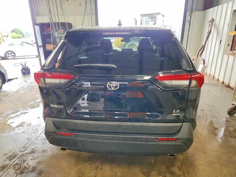 2022 TOYOTA RAV4 LE  
