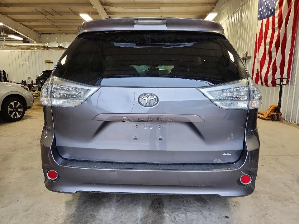 2017 TOYOTA SIENNA   