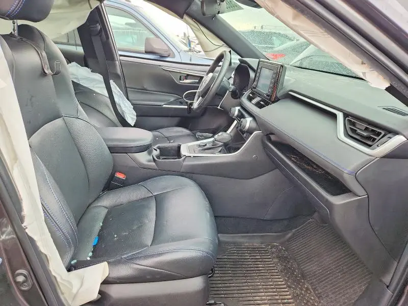 2022 TOYOTA RAV4 SE  