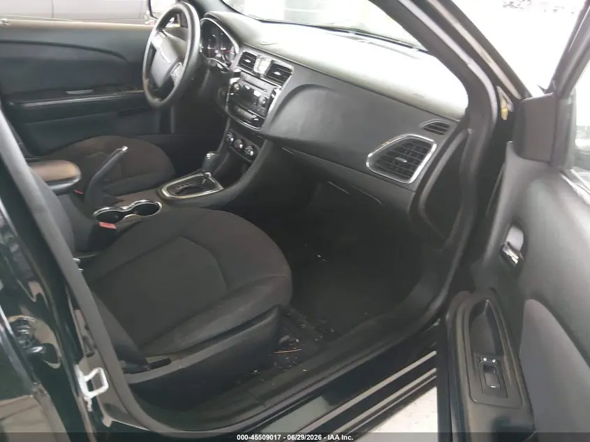 2013 CHRYSLER 200 LX