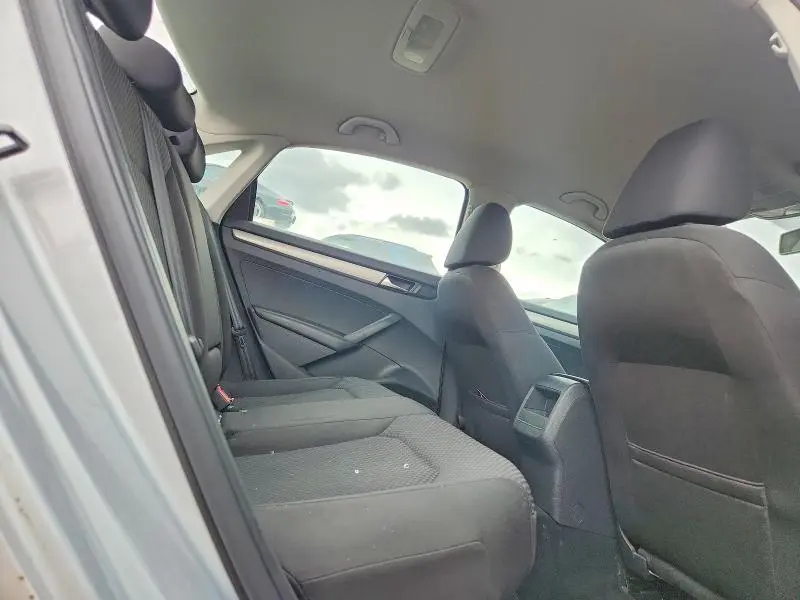 2012 VOLKSWAGEN PASSAT S  