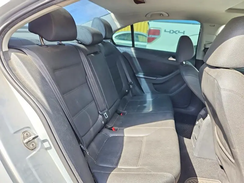 2012 VOLKSWAGEN JETTA SE  
