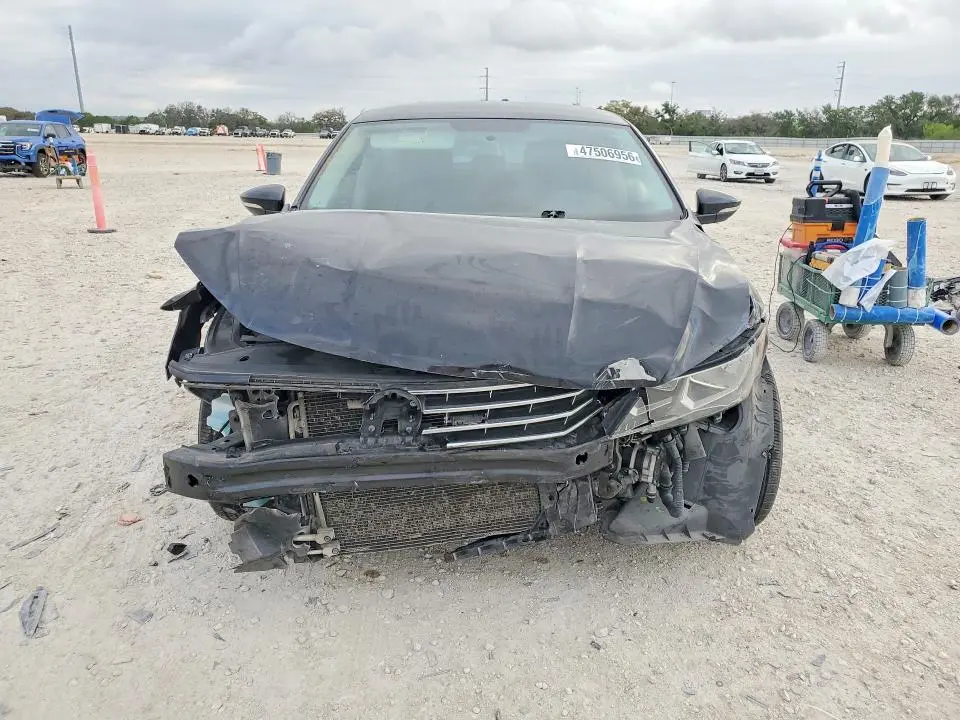 2017 VOLKSWAGEN PASSAT S  