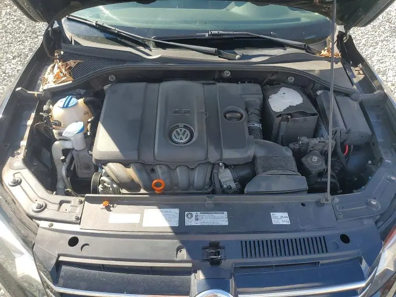 2013 VOLKSWAGEN PASSAT SE  