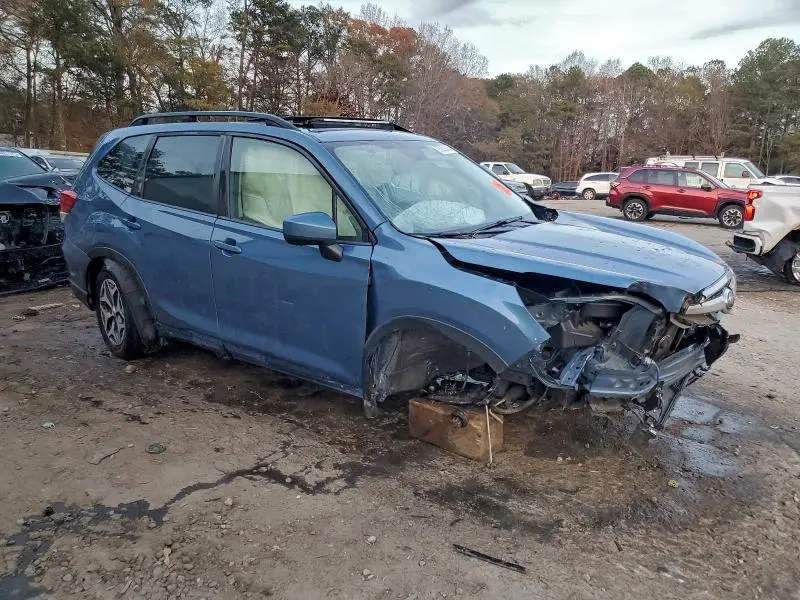 2021 SUBARU FORESTER   