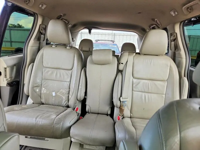 2018 TOYOTA SIENNA XLE 8-PASSENGER  