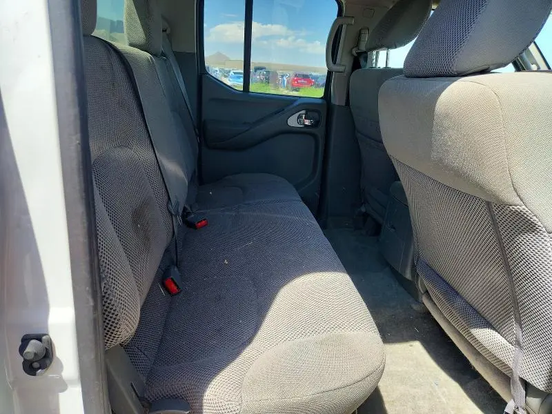 2016 NISSAN FRONTIER SV  