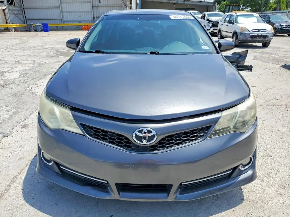 2013 TOYOTA CAMRY SE  
