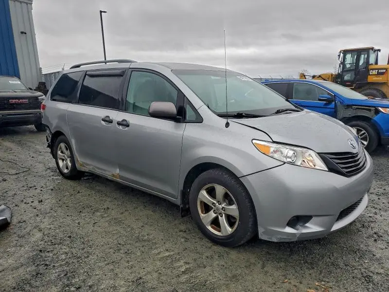 2013 TOYOTA SIENNA   