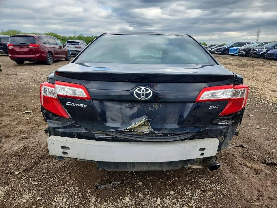 2013 TOYOTA CAMRY SE  
