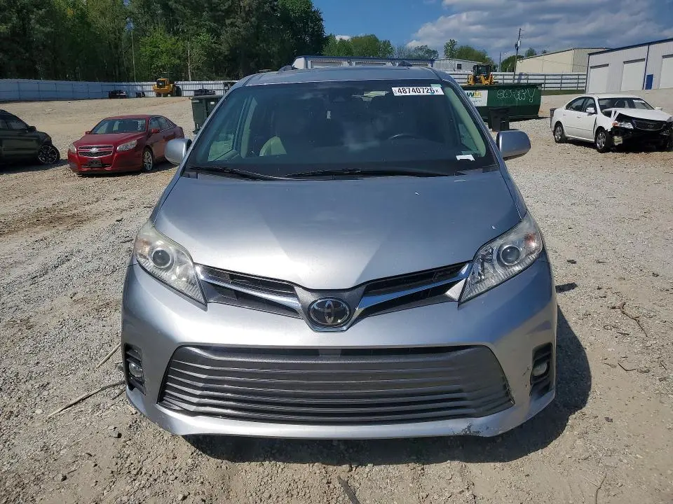 2019 TOYOTA SIENNA XLE 8-PASSENGER  