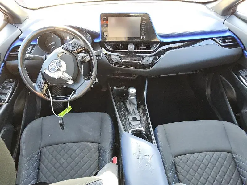 2022 TOYOTA C-HR XLE  