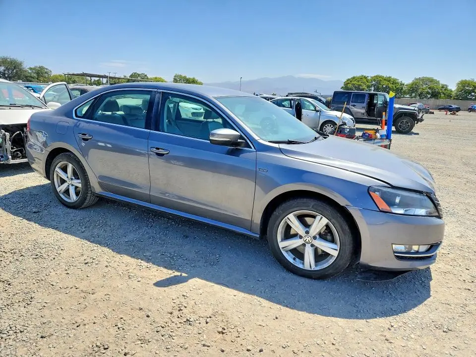 2015 VOLKSWAGEN PASSAT S  