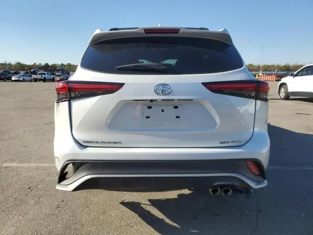 2022 TOYOTA HIGHLANDER XSE  