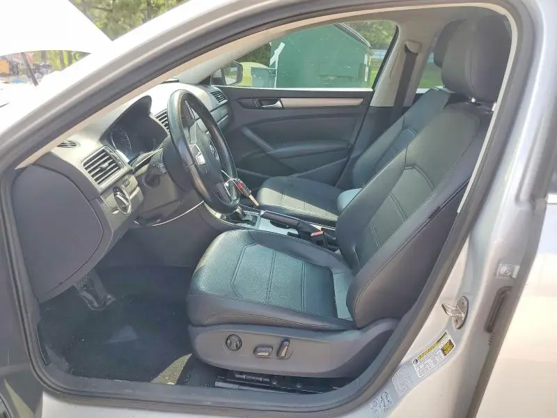 2015 VOLKSWAGEN PASSAT SE  