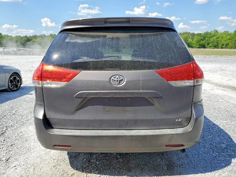 2013 TOYOTA SIENNA LE  