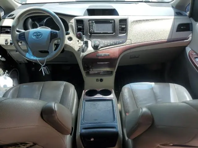 2013 TOYOTA SIENNA XLE  