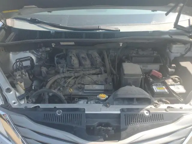 2014 TOYOTA SIENNA XLE