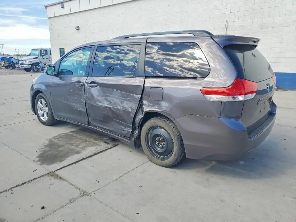 2012 TOYOTA SIENNA LE  