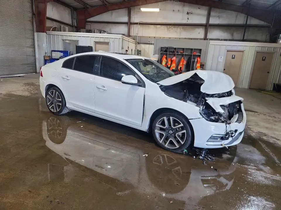 2018 VOLVO S60 DYNAMIC  