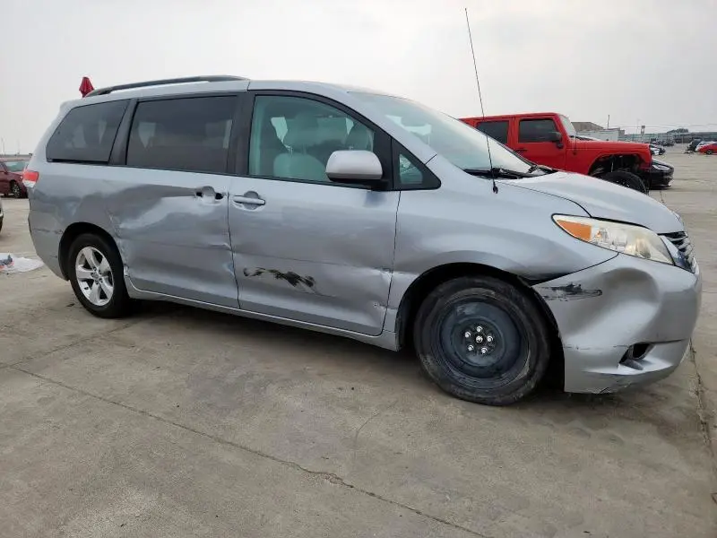2014 TOYOTA SIENNA LE  