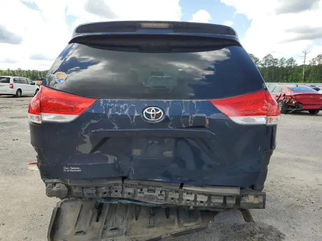 2011 TOYOTA SIENNA LE  