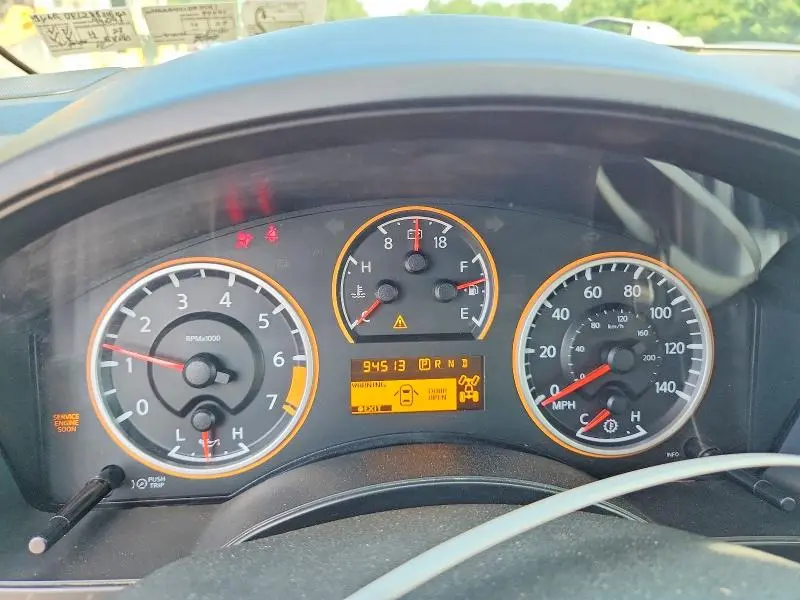 2011 NISSAN TITAN SV  