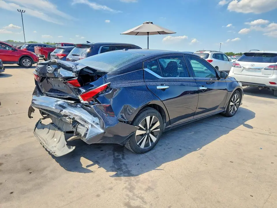 2022 NISSAN ALTIMA SV  