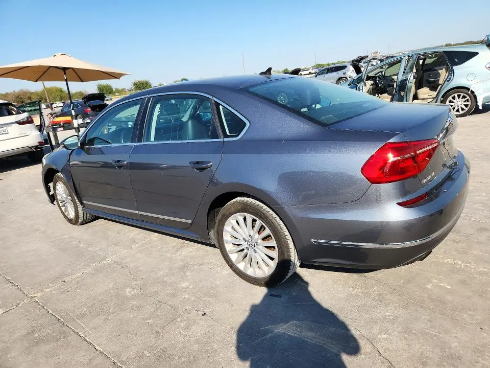 2016 VOLKSWAGEN PASSAT SE  