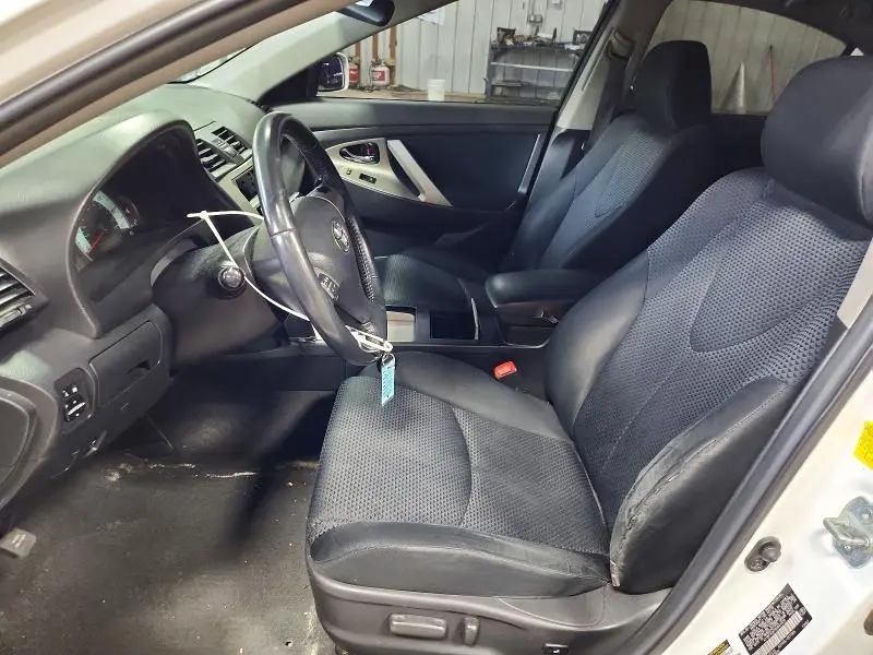 2011 TOYOTA CAMRY SE  