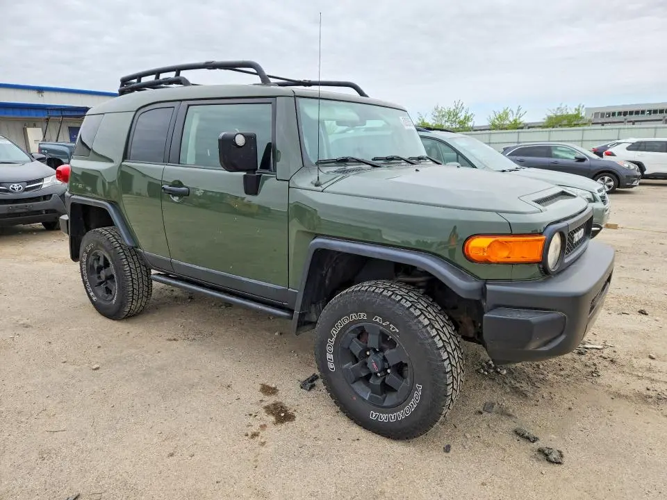 2011 TOYOTA FJ CRUISER BASE  