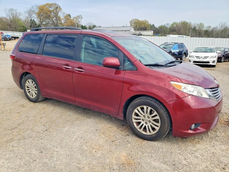 2016 TOYOTA SIENNA XLE 8-PASSENGER  