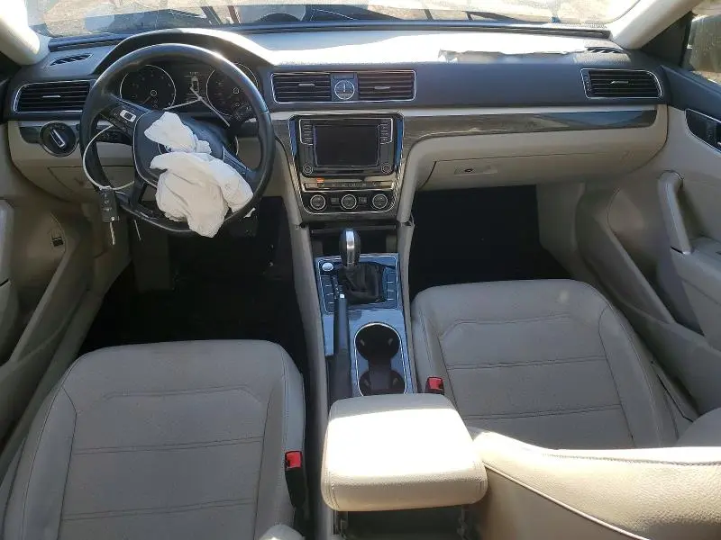 2017 VOLKSWAGEN PASSAT SE  