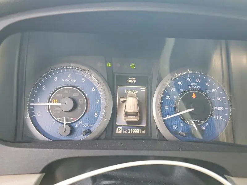 2015 TOYOTA SIENNA XLE 8-PASSENGER  