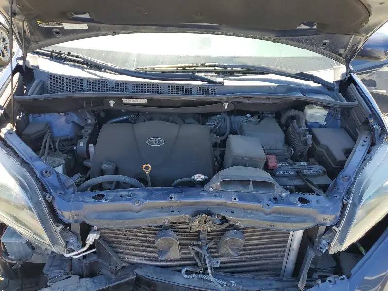 2019 TOYOTA SIENNA SE PREMIUM 7-PASSENGER  
