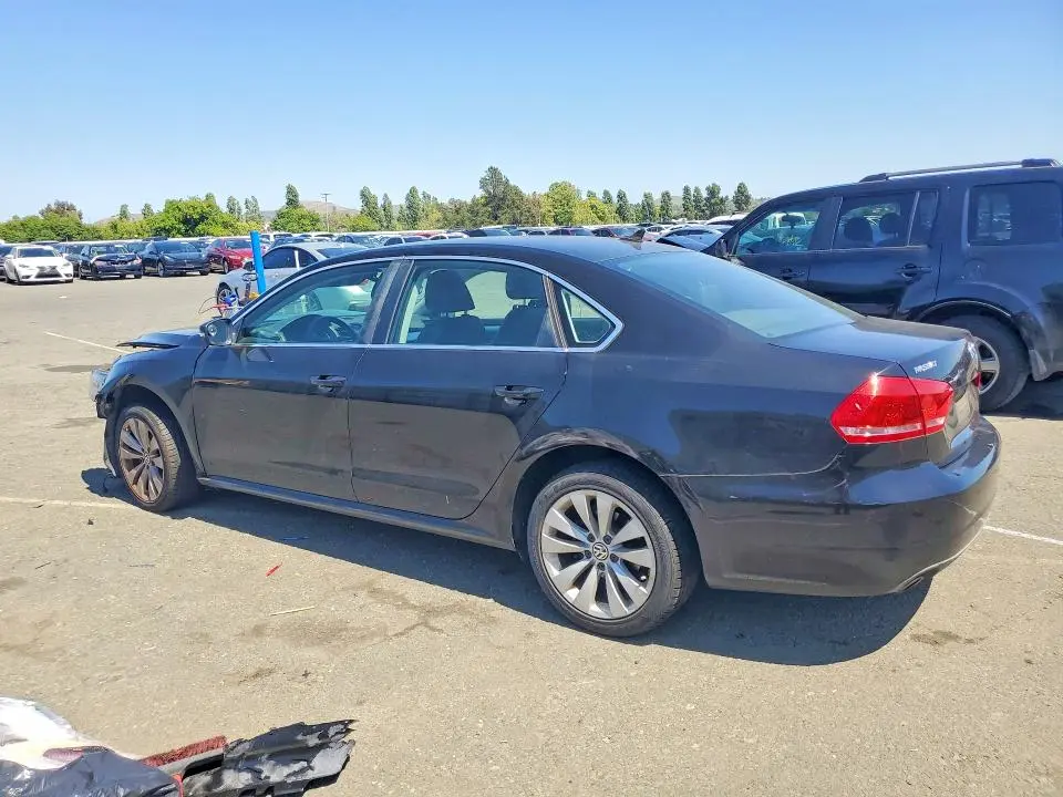 2013 VOLKSWAGEN PASSAT SE  