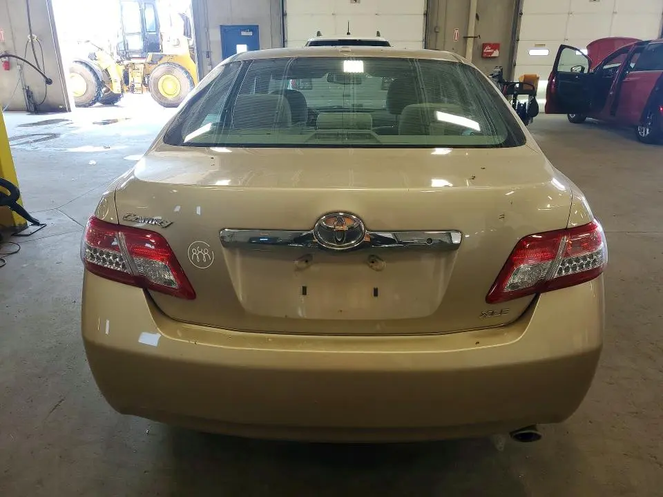 2011 TOYOTA CAMRY XLE  