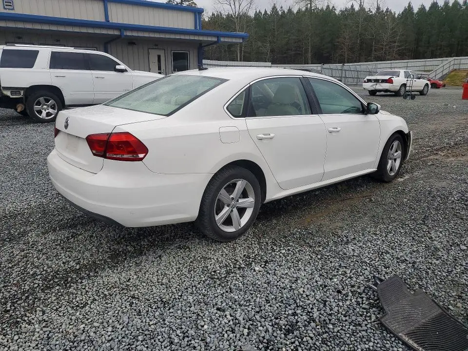 2013 VOLKSWAGEN PASSAT SE  