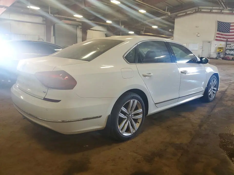 2017 VOLKSWAGEN PASSAT SE  