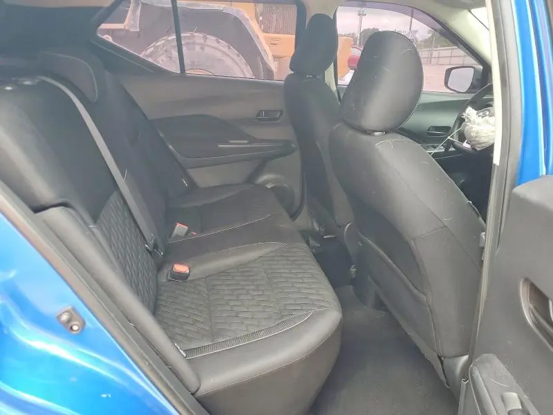 2021 NISSAN KICKS S  