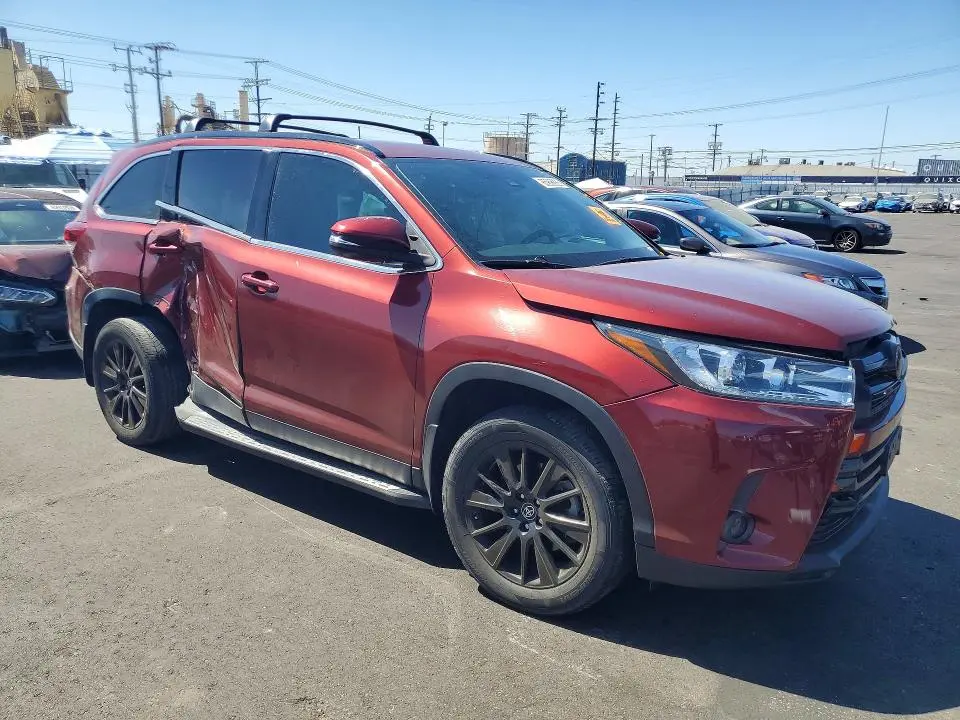 2019 TOYOTA HIGHLANDER SE  