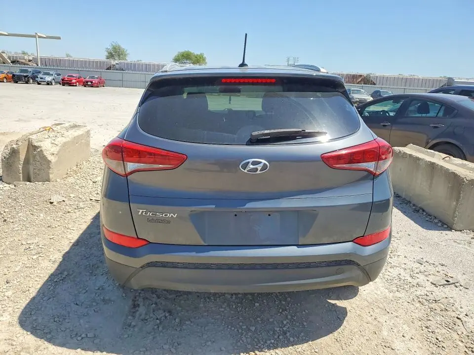 2017 HYUNDAI TUCSON SE  