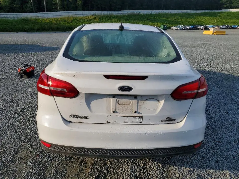 2016 FORD FOCUS SE  