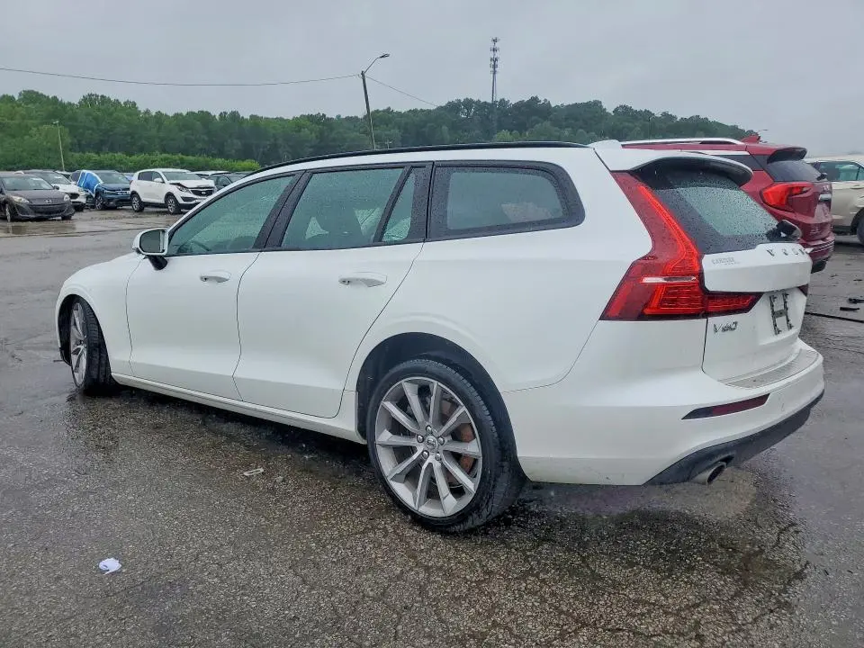 2020 VOLVO V60 T5 MOMENTUM  