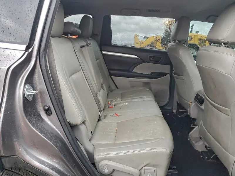 2015 TOYOTA HIGHLANDER LE  