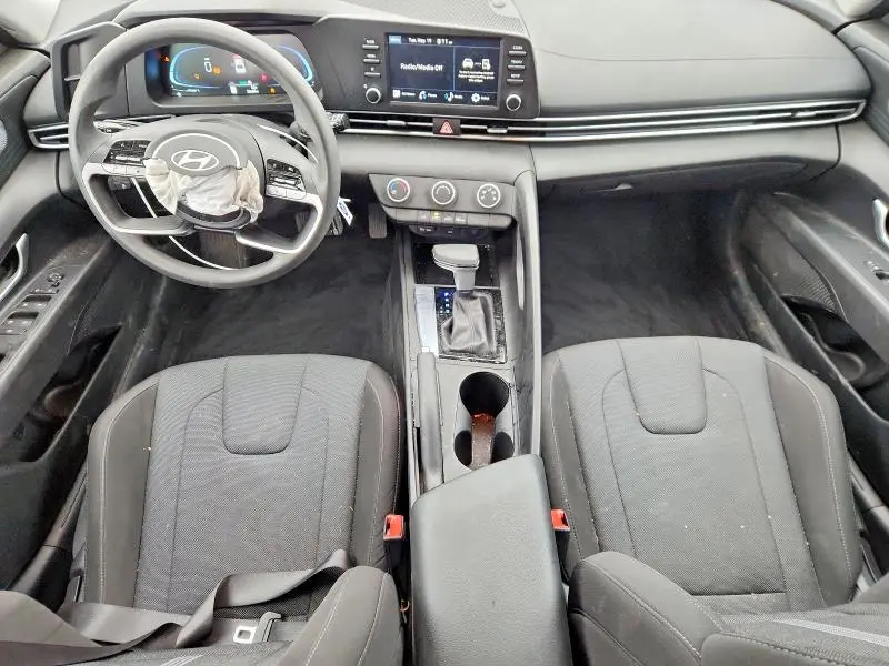 2024 HYUNDAI ELANTRA SE  