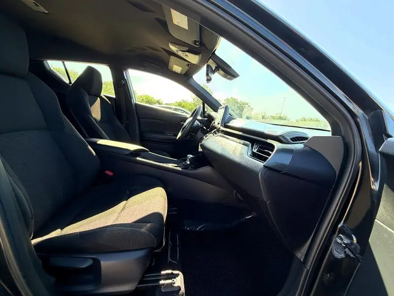 2019 TOYOTA C-HR LE  