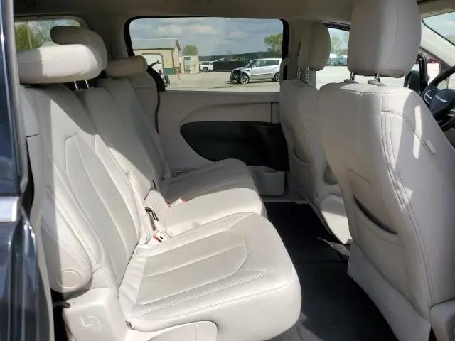 2017 CHRYSLER PACIFICA LX  